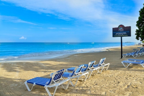 Hotel CocoLaPalm Seaside Resort (Whitehall)